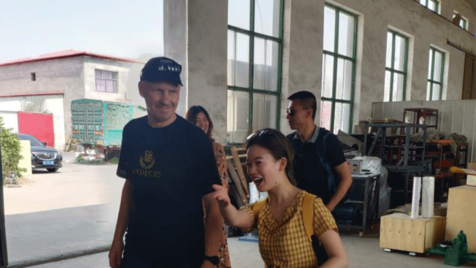 Square tube shaping machine